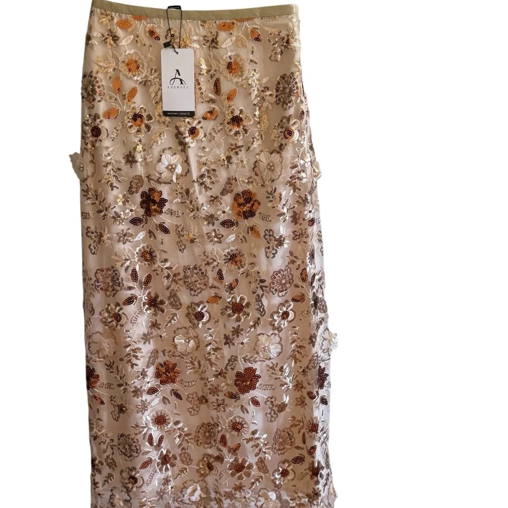 Chic Floral Embroidered Maxi Skirt - Picture 4 of 4
